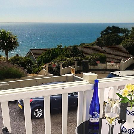 A Beautiful Apartment With Stunning Sea Views & Private Balcony Борнмът Екстериор снимка