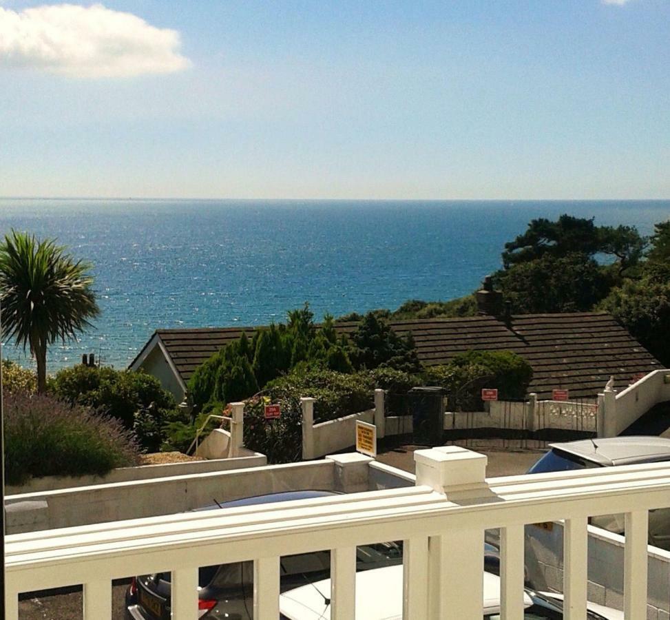 A Beautiful Apartment With Stunning Sea Views & Private Balcony Борнмът Екстериор снимка